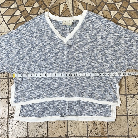 Saturday Sunday Anthro Vneck crop top L - Picture 3 of 9